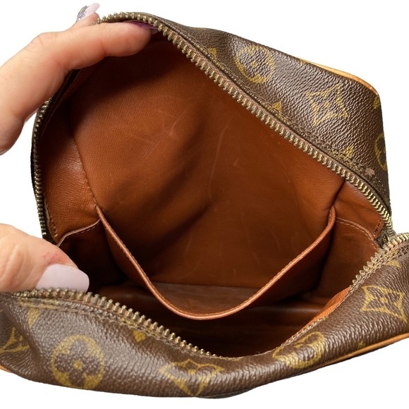 Authentic Louis Vuitton Monogram Danube MM Large Crossbody Bag & Dust Bag - Picture 9 of 15